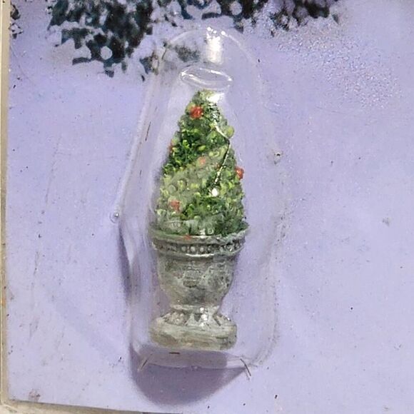 Cobblestone Corners Collectibles Christmas Village potted tress - Picture 4 of 6